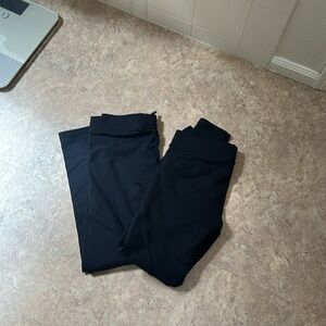 2 pair Lorna Jane size 6 workout stretch pants.  2 pair for price of 1